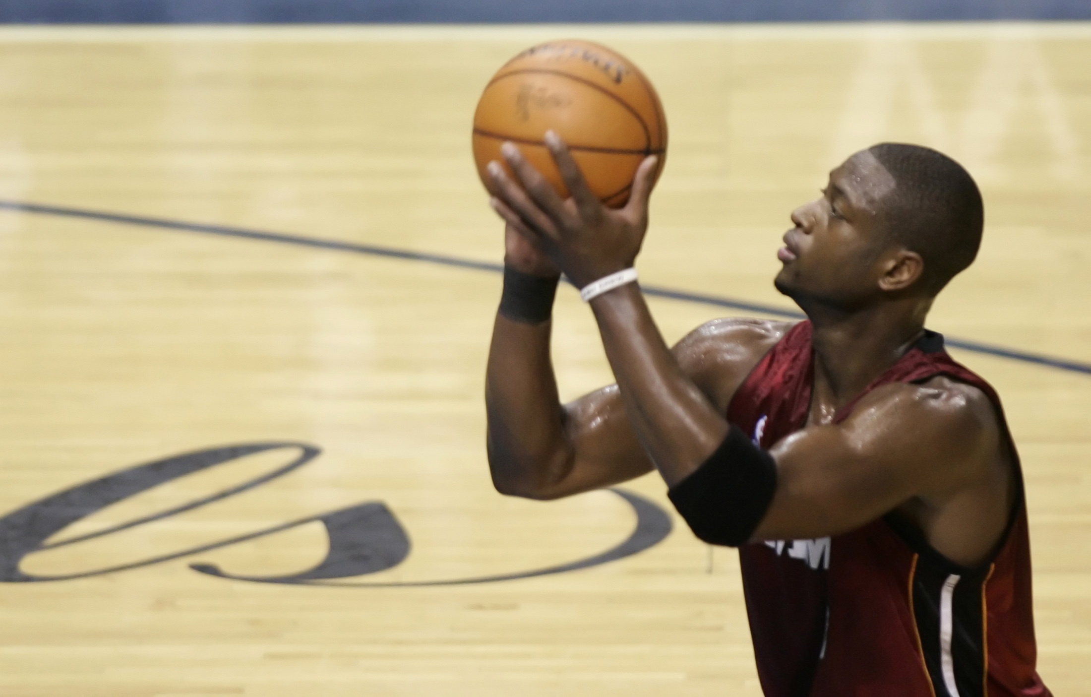 NINE GAMES-贝弗利怒怼韦德：我不如你就不能评价你？照这逻辑就乔丹能说你？